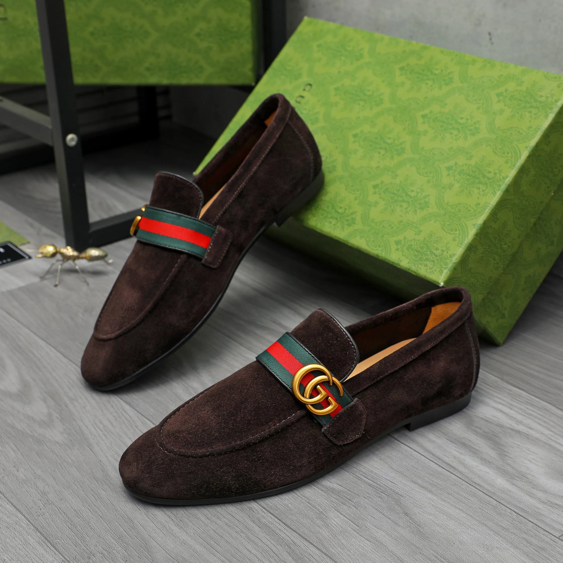 Men's shoes 💰p400 Product trademark: GUCCI "Gucci" business casual leather shoes Regular size: 38-46 (38.45.46 is custom-made and non-returnable) Product material: Selected suede cowhide with webbing upper, cowhide lining, original rubber outsole